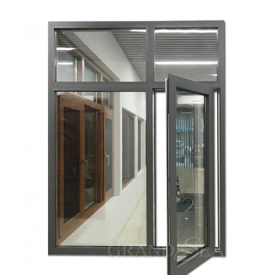 ventana abatible de aluminio de color gris