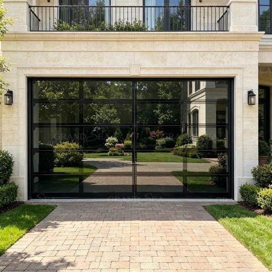 Puerta de garaje de cristal con vista completa